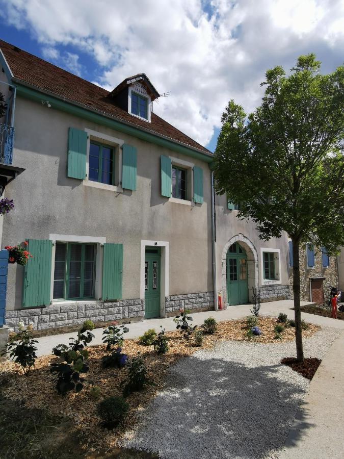 Les Appartements Du Centre: Renovated City-Center Flats with AC Salies-de-Bearn Exterior photo