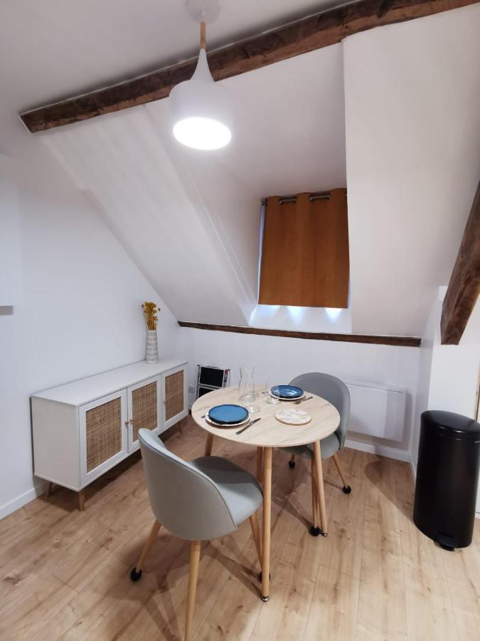 Les Appartements Du Centre: Renovated City-Center Flats with AC Salies-de-Bearn Exterior photo